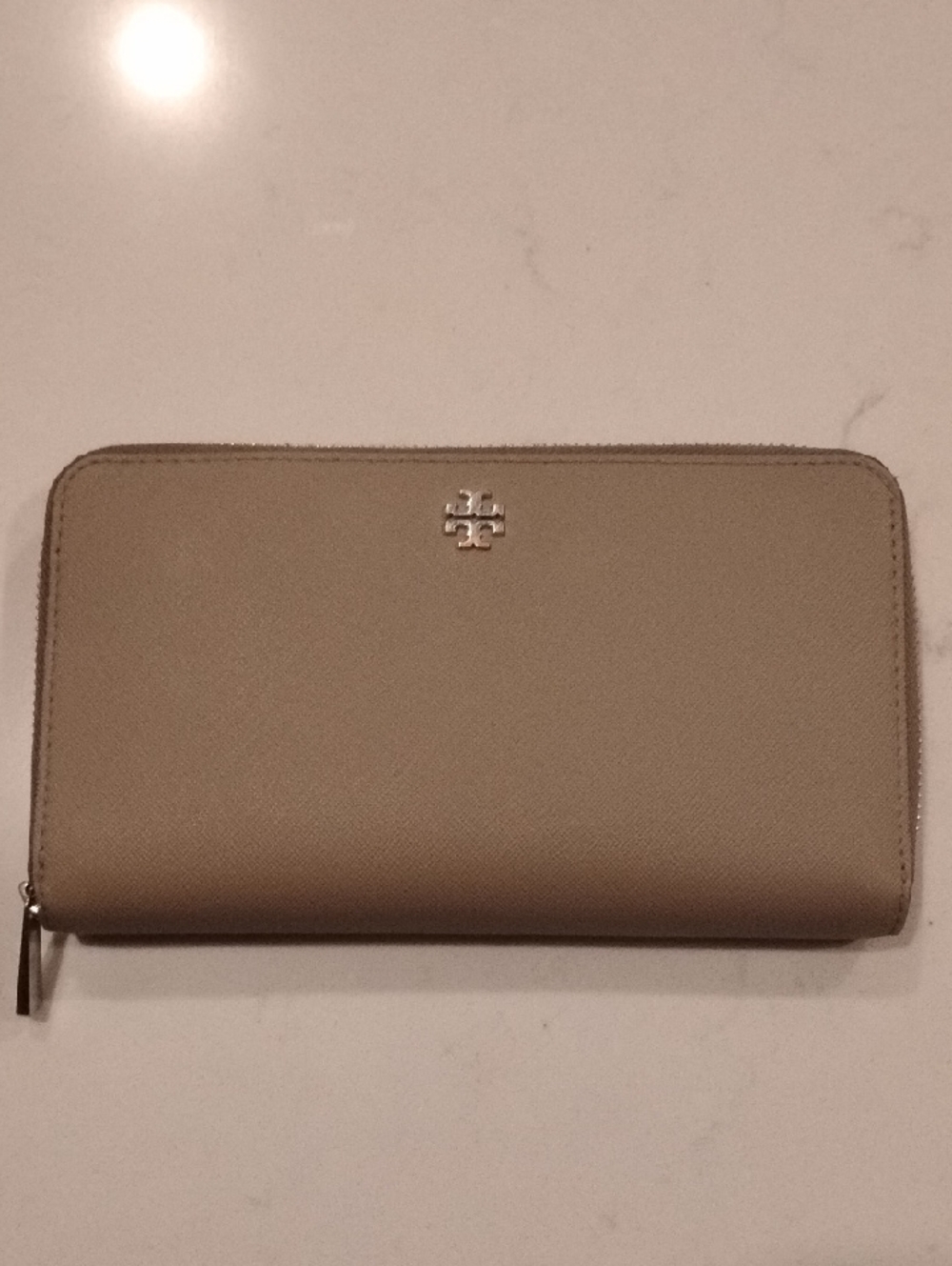 Tory Burch Robinson Zip Wallet in French Gray